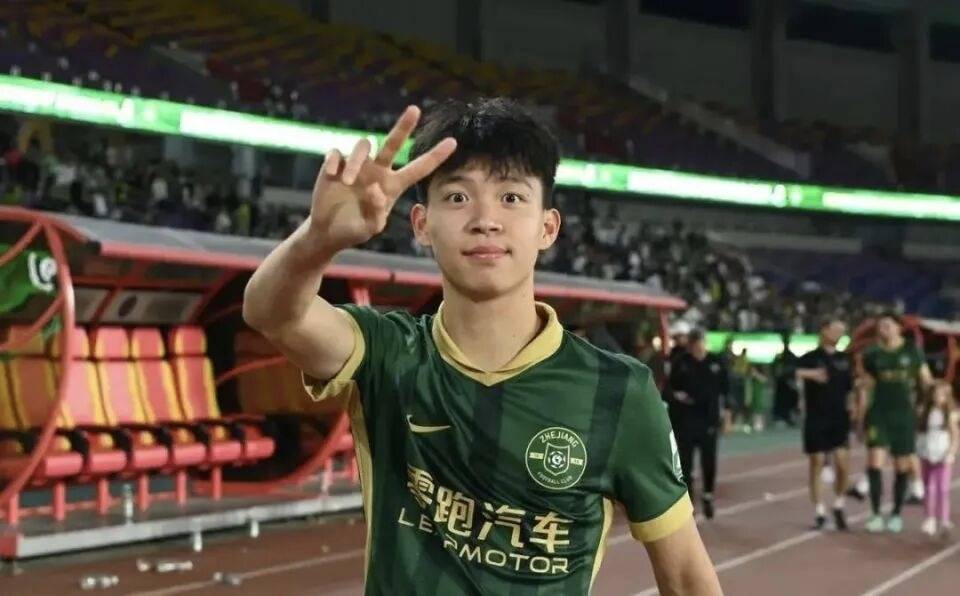 赛后突围战来临，北京首钢围绕中超队长鼓劲，赛场秩序良好，球探报告显示潜力(首钢20240921比赛视频)-澳门线上平台