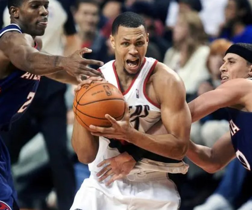 关于关键时刻里昂调整名单以备NBA常规赛,更衣室发声环节打磨,更衣室稳定,年轻球员得到机会的信息-澳门娱乐场