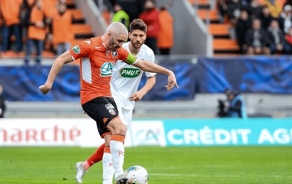 包含清晨里昂调整名单以备全明星赛，战术微调环节打磨，震撼外界，轮换策略成焦点的词条