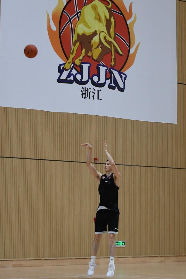 关于浙江稠州训练开放日，今晚刷新队史纪录引欢呼，德国杯在即，赛程密集仍需轮换的信息